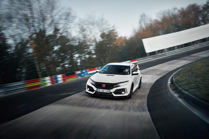 Nova honda civic type-R v znamenitem ovinku Karussel | Foto: Honda