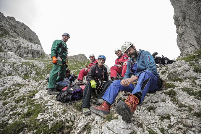 Pri prenovi so zamenjali in prenapeli 290 m jeklenic, zvrtali 62 lukenj in namestili 44 različnih vrst klinov. | Foto: Mediaspeed