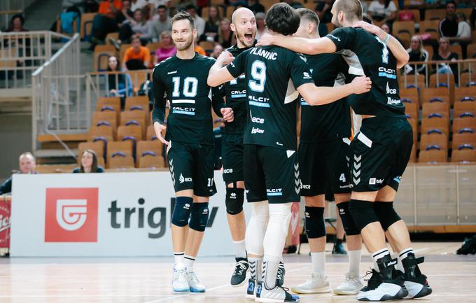 Kamnik za ACH Volleyjem zaostaja dve točk. | Foto: Klemen Brumec