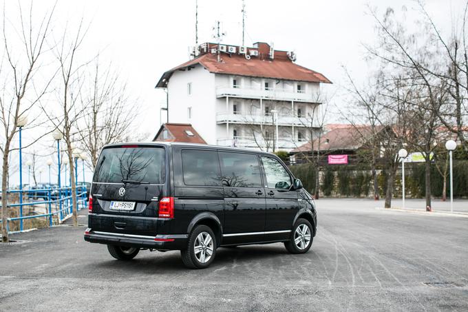 Čeprav testni multivan ni imel sedemstopenjskega samodejnega menjalnika DSG in štirikolesnega pogona, je vseeno stal skoraj 60 tisoč evrov. | Foto: Klemen Korenjak