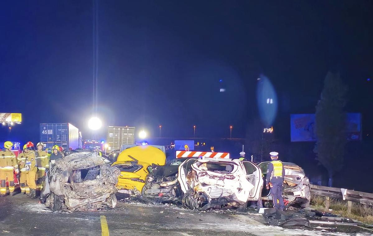 Trčenje na Poljskem | Okoliščine množičnega trčenja še preiskujejo. | Foto Ochotnicza Straż Pożarna w Lublewie Gdańskim/Facebook