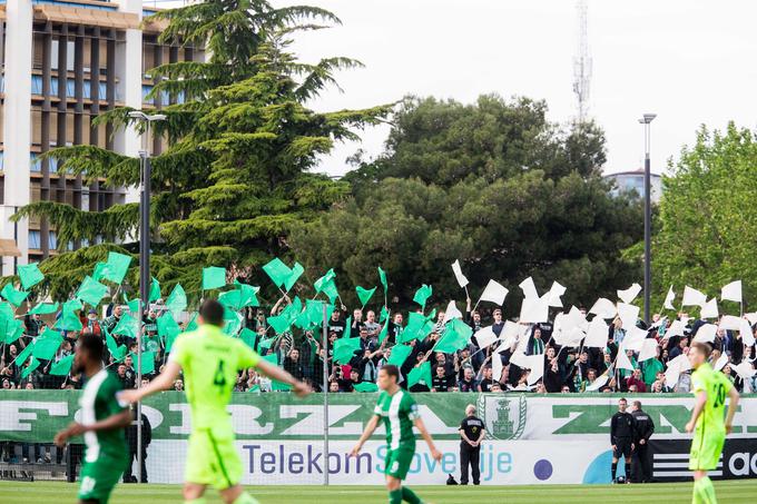 Na Obalo je konec prejšnjega tedna pripotovalo veliko navijačev Olimpije. | Foto: 