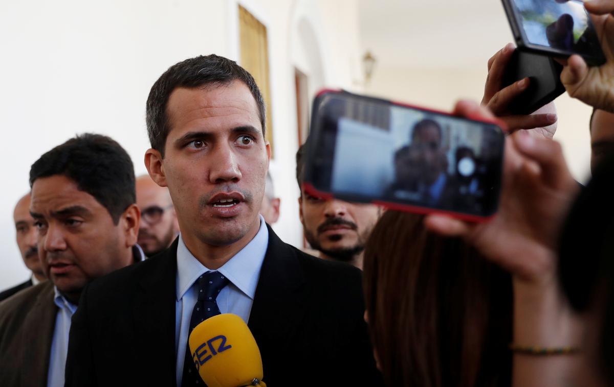 Juan Guaido | Juan Guaido je v petek, čeprav so mu prepovedi zapustiti državo, odšel v Kolumbijo. Ali se mu bo uspelo vrniti v domovino, za zdaj še ni znano. | Foto Reuters