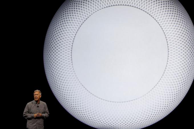 Apple si je pri razvoju HomePoda skoraj zagotovo pomagal z znanjem inženirjev proizvajalca opreme za poslušanje glasbe Beats, ki ga je kupil leta 2014, pišejo svetovni mediji. | Foto: Reuters