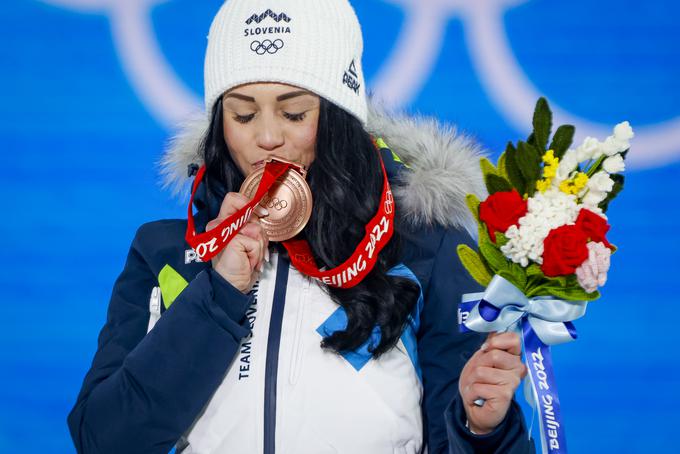 Gloria Kotnik podelitev kolajn OI | Foto: Anže Malovrh/STA