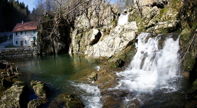 Uživajte ob neverjetnih energijah vode. Doživite ugodje slapu in se sprostite ob iskanju notranjega miru ob čudovitem slapu pod Marofom – v domačiji in njeni okolici. | Foto: 