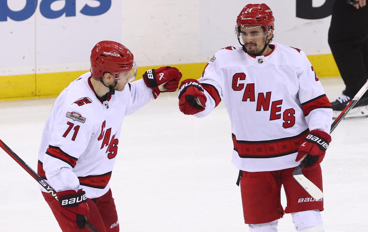 Carolina Hurricanes | Hokejisti Caroline so zanesljivo prišli do tretje zmage in zaključnih ploščkov za napredovanje v konferenčni finale. | Foto Reuters