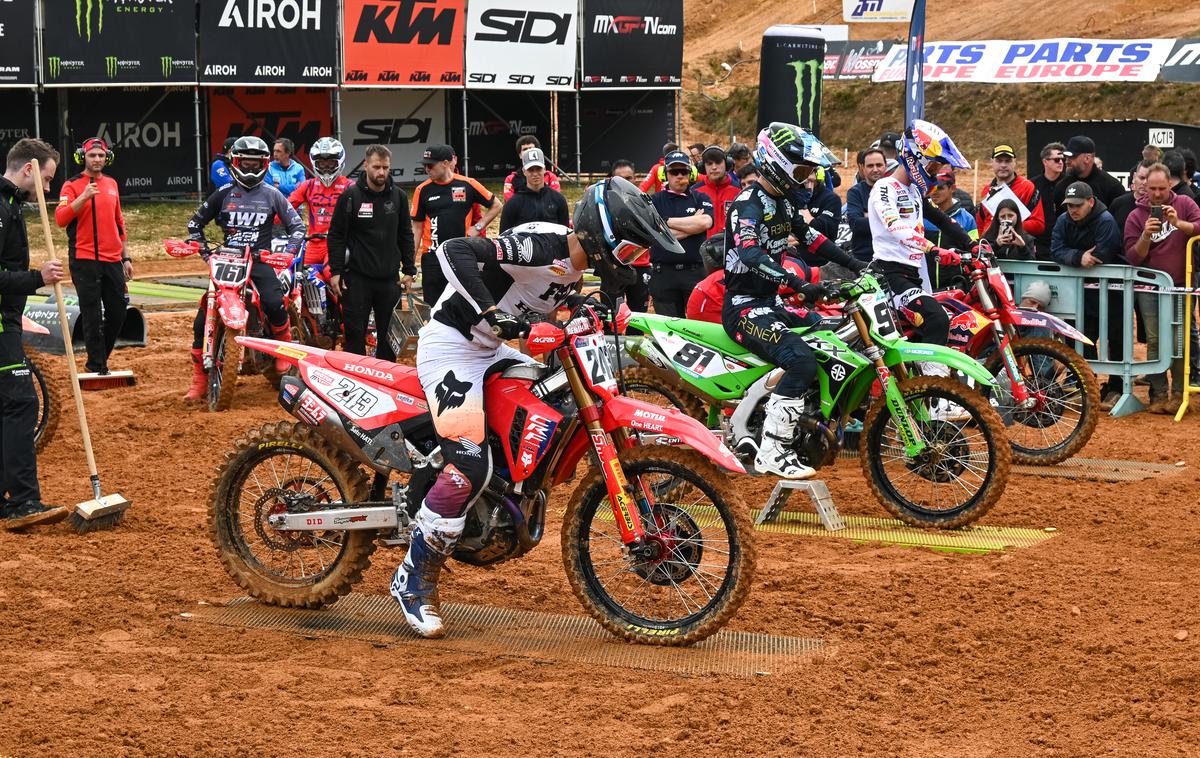 Agueda Tim Gajser | Tim Gajser na petkovem treningu štartov v Aguedi, kjer je dva dni deževalo. To je novost v letošnji sezoni prvenstva MXGP: | Foto Matej Podgoršek