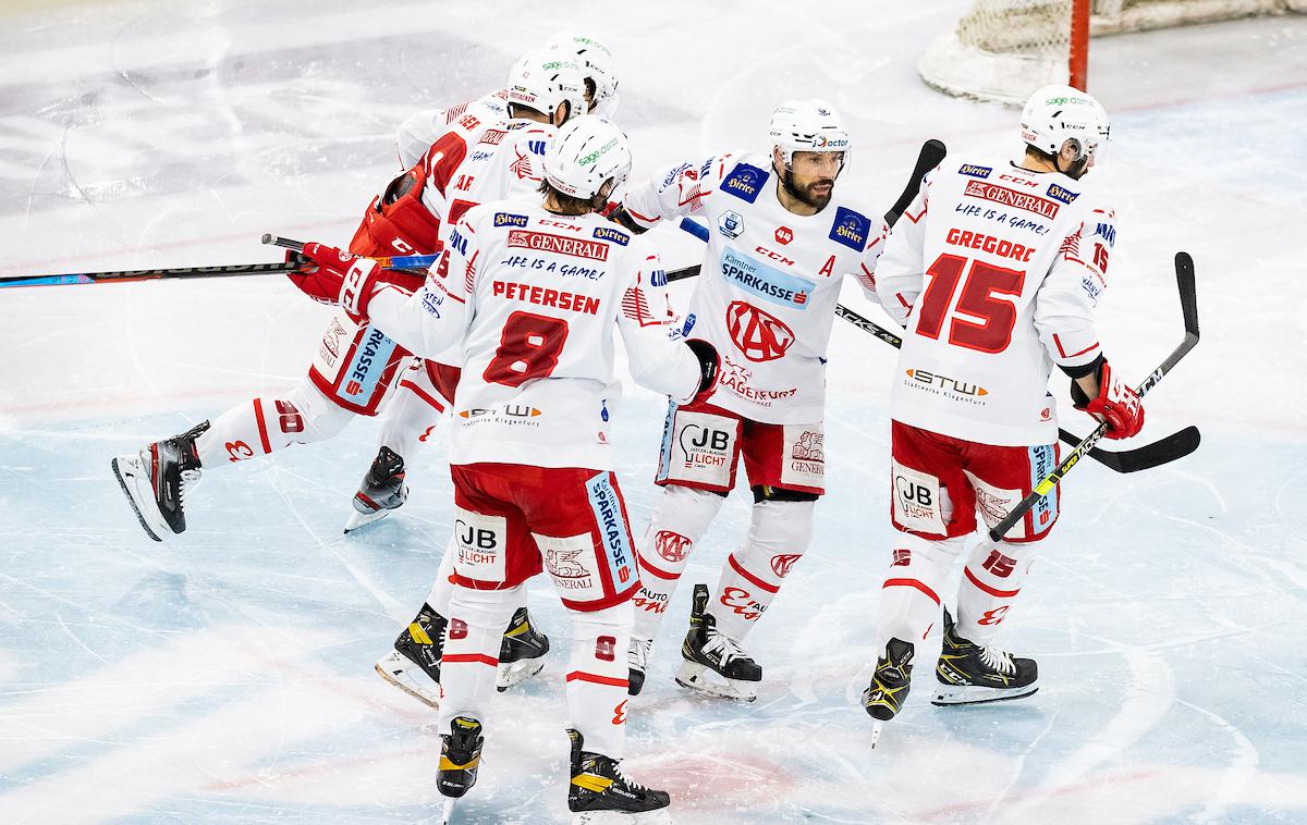 Kac Celovec prvak ICEHL | Rok Tičar je k zmagi, s katero so si Celovčani priigrali naslov prvaka, prispeval gol in podajo. | Foto Sportida