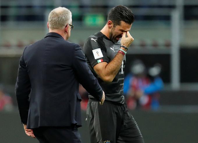 Gianluigi Buffon ni skrival razočaranja po velikem neuspehu italijanske reprezentance. | Foto: Reuters