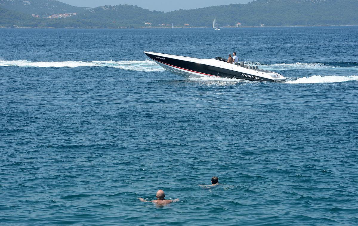 gliser |  Denarne kazni za nepravilno vožnjo z gliserji se na Hrvaškem gibljejo od 66 do 1.330 evrov. | Foto STA