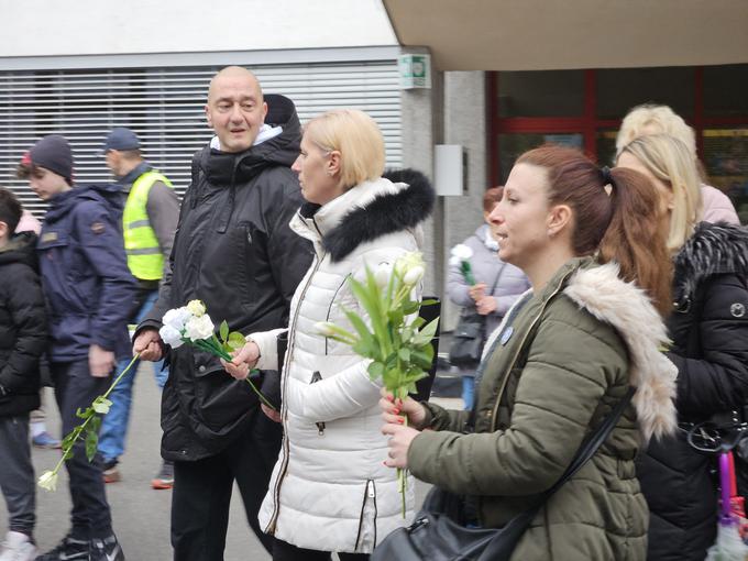 Shod Bela roža proti spolnim zlorabam otrok. | Foto: STA