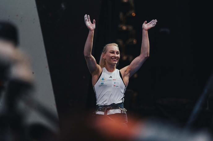 Janja Garnbret, Bern 2023, polfinale | Garnbret je v kvalifikacijah težavnosti kot edina osvojila vrhova obeh smeri ter se zanesljivo zavihtela v polfinale. | Foto Lena Drapella/IFSC