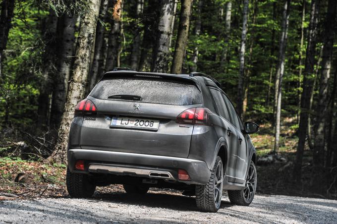 Razred majhnih športnih terencev in crossoverjev je lani narasel za skoraj 60 odstotkov. Med najuspešnejšimi modeli je tudi peugeot 2008. | Foto: Gašper Pirman