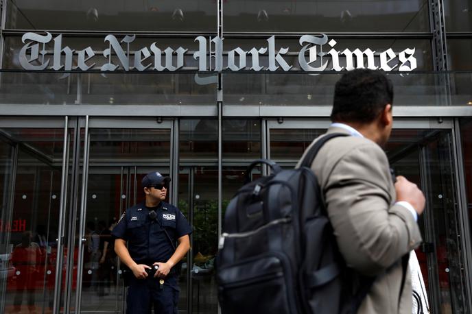 The New York Times | Medtem ko so nekatera druga medijska podjetja, kot sta nemški Axel Springer ali Associated Press, z OpenAI sklenila pogodbe o vsebini, se je New York Times odločil za tožbo, s katero zahteva odškodnino in od podjetij zahteva prenehanje uporabe svojih vsebin ter uničenje že zbranih podatkov. | Foto Reuters