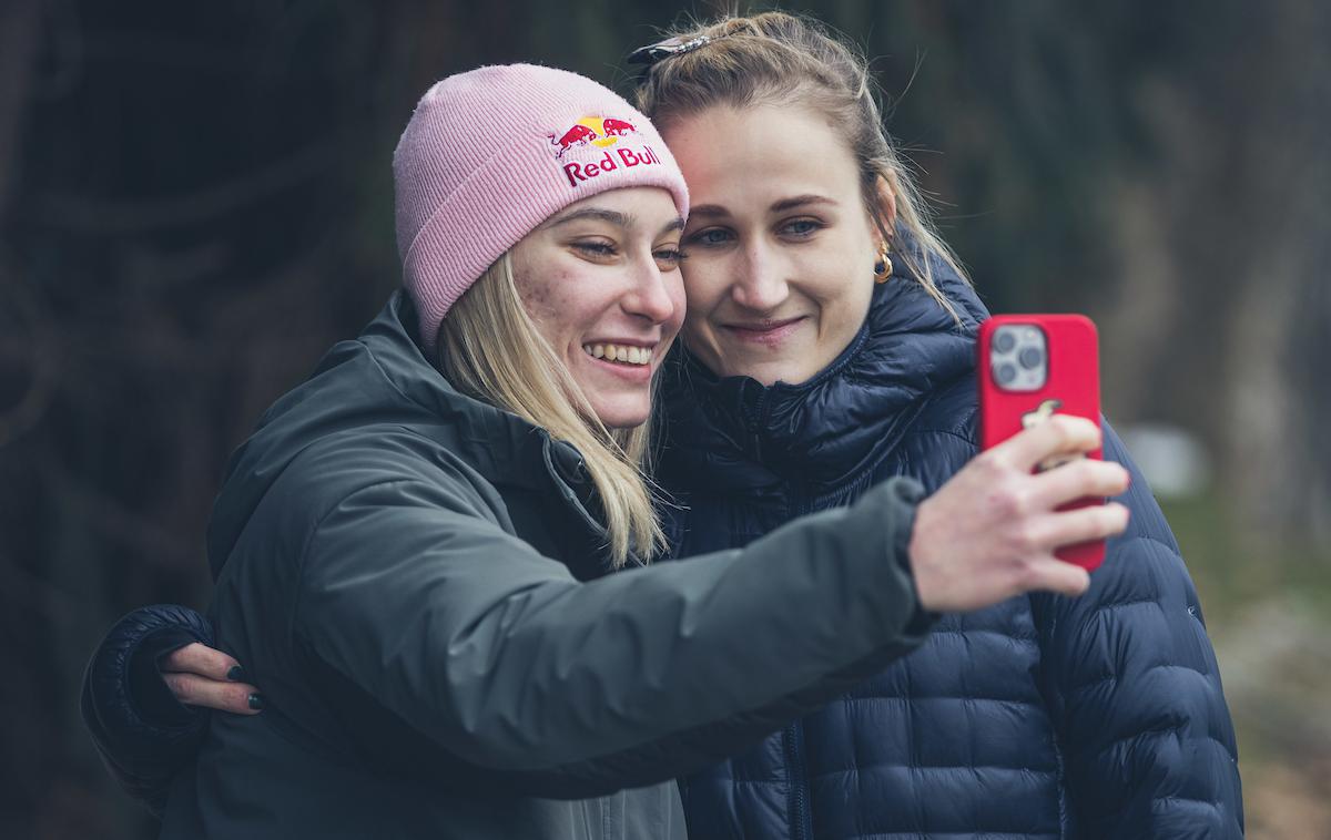 Janja Garnbret Tjaša Slemenšek | Dvaindvajsetletni plezalki Janja Garnbret in Tjaša Slemenšek sta že več kot polovico življenja najboljši prijateljici. | Foto Grega Valančič/Sportida