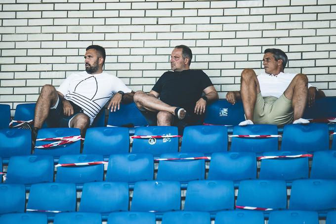 Dvoboj v Spodnji Šiški sta spremljala tudi donedavni članski trener Olimpije Goran Stanković in selektor mlade izbrane vrste Milenko Ačimović. | Foto: Grega Valančič/Sportida