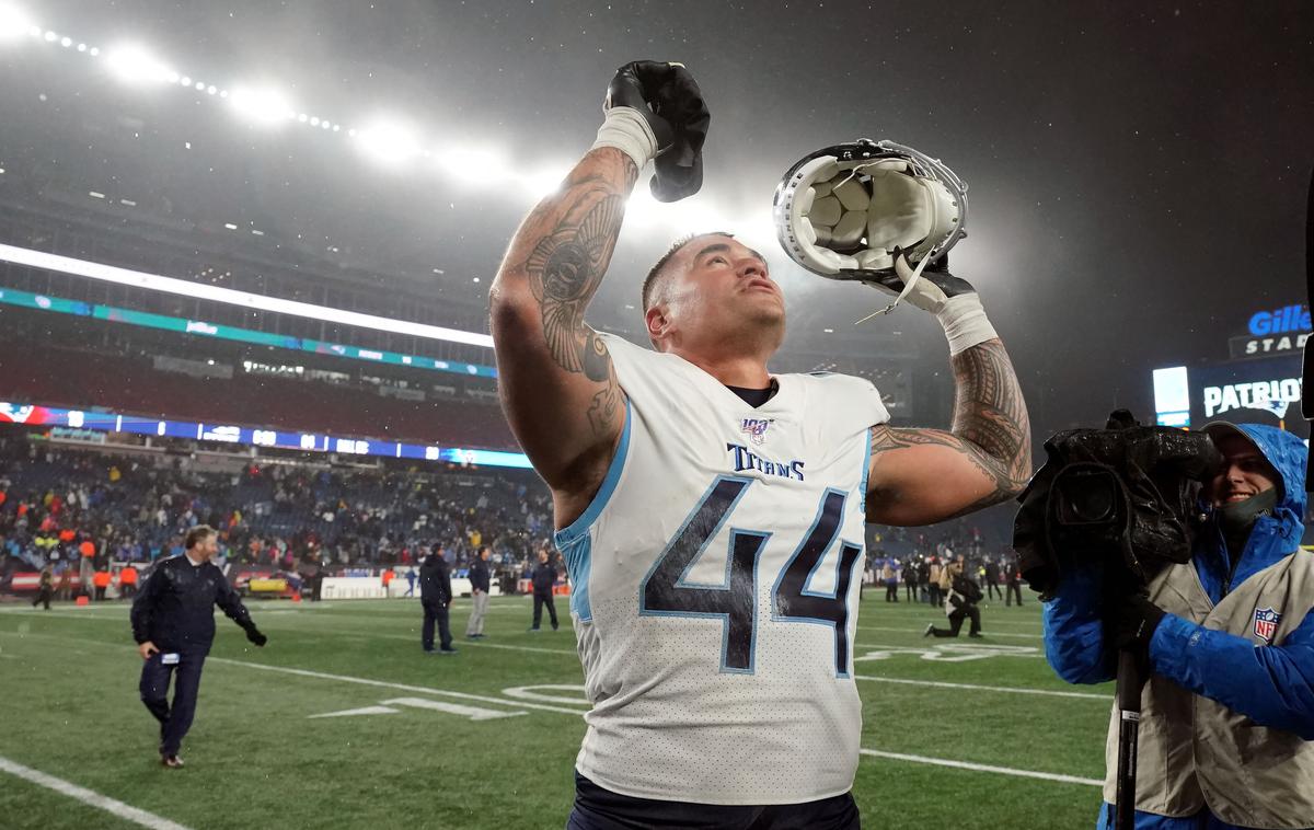 Tennessee Titans NFL | Kamalei Correa (Tennessee Titans) je tako proslavil napredovanje v četrtfinale. | Foto Reuters