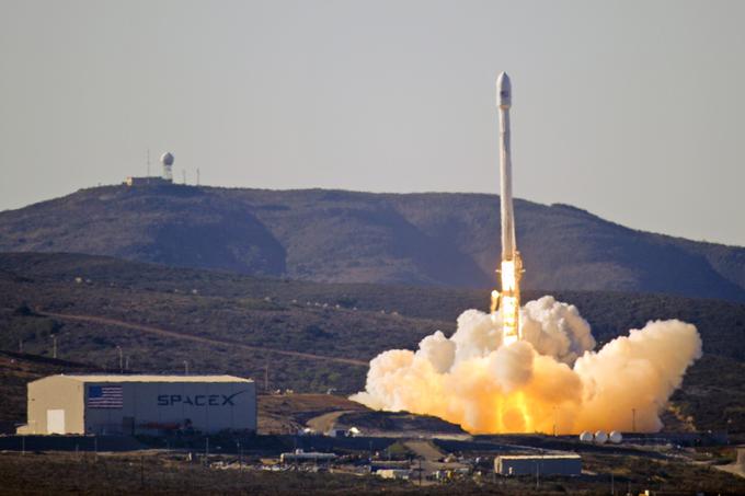 Falcon 9 | Foto: Thomas Hilmes/Wikimedia Commons