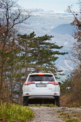 Toyota RAV4 - fotogalerija testnega vozila