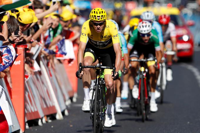 Chris Froome ostaja v rumeni majici. | Foto: Reuters