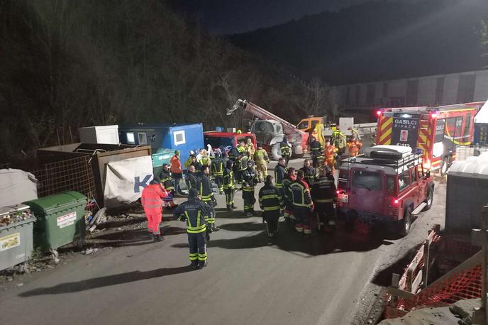 požar v predoru drugega tira | Sprva so požar poskušali pogasiti zaposleni, a so zaradi močne zadimljenosti izvedli evakuacijo. | Foto Civilna zaščita občine Hrpelje-Kozina