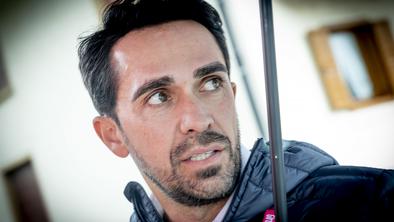 Alberto Contador opozarja Tadeja Pogačarja