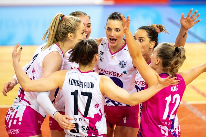 Pokal CEV: Nova KBM Branika - Pölkky Kuusamo | Mariborčanke so na povratni tekmi priredile preobrat in po zlatem nizu napredovale v finale srednjeevropske lige. V tem se bodo pomerile z madžarskim Bekescsabaijem. | Foto Matic Klanšek Velej/Sportida