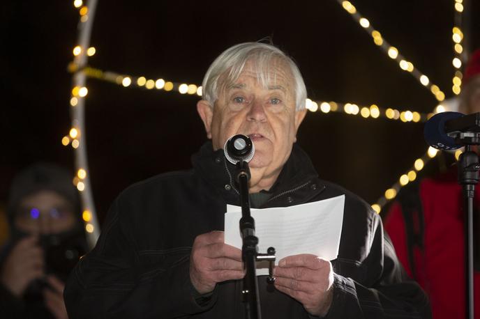 Petkovi kolesarski protesti, Milan Kučan, Matjaž Hanžek | Javno pismo so med drugimi podpisali Milan Kučan, Danilo Türk, Spomenka Hribar, Niko Toš, Ema Kugler, Uroš Lipušček in Miroslav Cerar. | Foto Bojan Puhek