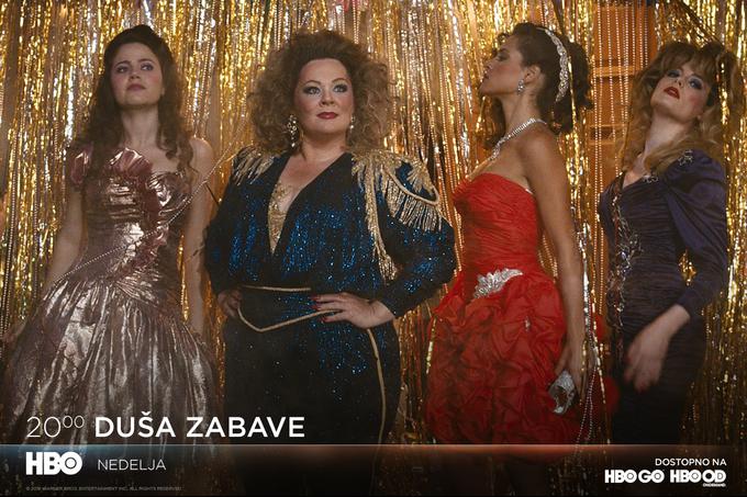 Ko Deanno (Melissa McCarthy) nenadoma zapusti mož, dolgoletna predana gospodinja sklene, da bo pridobila visokošolsko izobrazbo, zato se pridruži se hčeri Maddie, ki študira na kolidžu. Tam uživa v svobodi, zabavi in brezskrbnosti študentskega življenja, nazadnje pa ji uspe znova odkriti samo sebe. • Premiera: v nedeljo, 7. 7., ob 20. uri na HBO.* │ Film je na voljo tudi na HBO OD/GO.

 | Foto: 