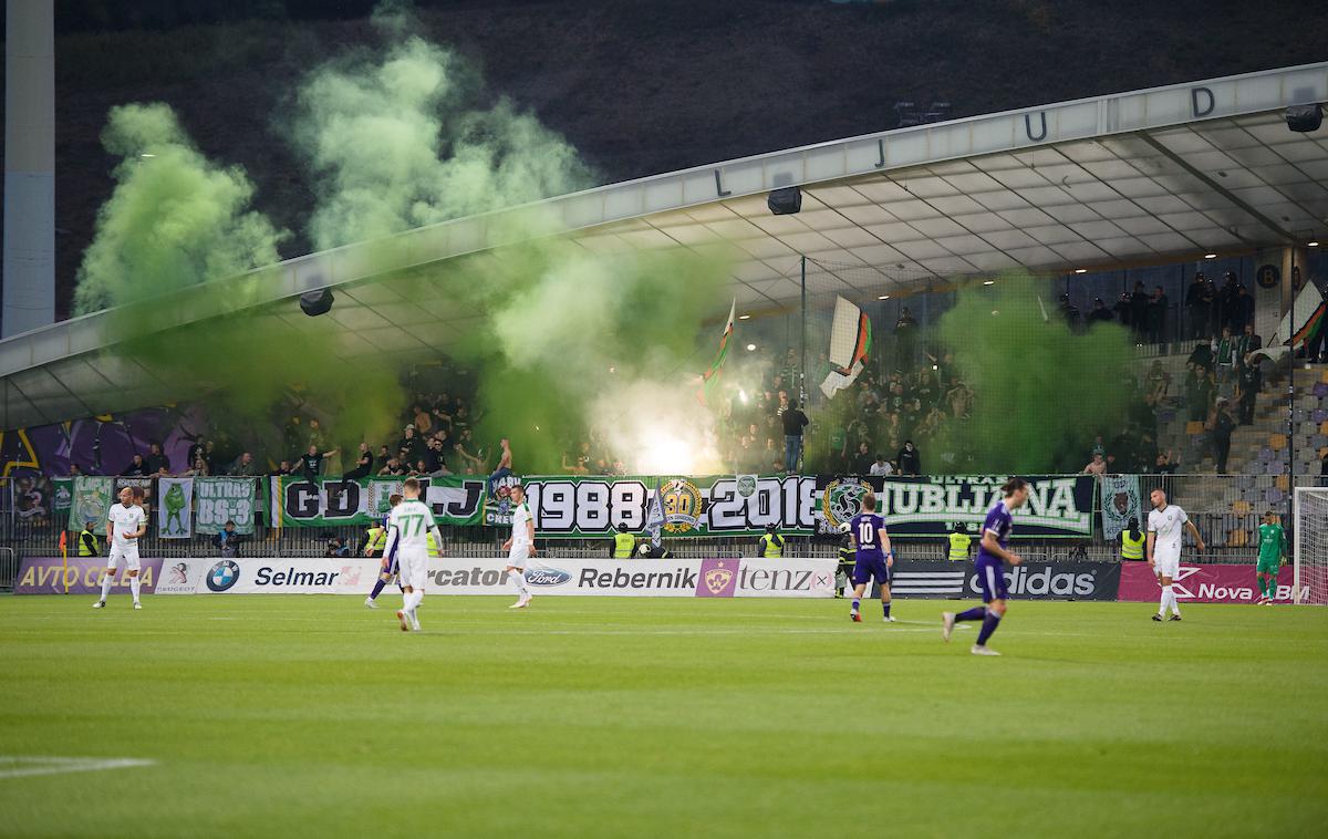 NK Olimpija NK Maribor | V Ljudskem vrtu v soboto ni manjkalo pirotehničnih sredstev. | Foto Mario Horvat/Sportida