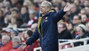 Wenger govori o čudežu v Barceloni, navijači pa se tepejo med sabo (video)