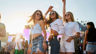 Kaj obleči za glasbeni festival? To bodo letos nosile modne poznavalke.