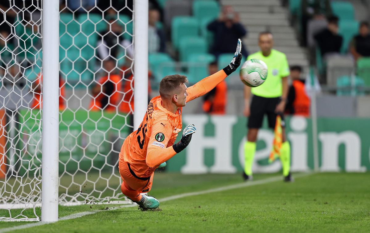 konferenčna liga NK Olimpija Slovan Bratislava Matevž Vidovšek |  Matevž Vidovšek zaradi poškodbe že nekaj mesecev ne brani. | Foto www.alesfevzer.com