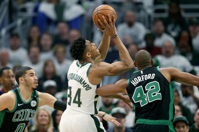 Boston Milwaukee | Boston je presenetil Milwaukee na njegovem terenu in mu odvzel prednost domačega igrišča. | Foto Getty Images