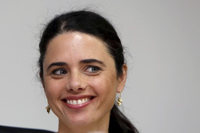 Izraelska pravosodna ministrica Ayelet Shaked meni, da bi morala družbena omrežja samodejno odstranjevati vse objave, ki spodbujajo terorizem - podobno kot danes obravnavajo objave s pedofilsko vsebino, pri teh ni potrebe, da bi uporabniki prijavljali sporne vsebine. | Foto: 