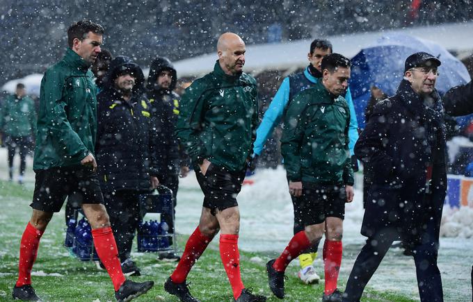 Dvoboj med Atalanto in Vilarrealom, rumeni podmornici za napredovanje zadošča že točka, bo odigran v četrtek. | Foto: Reuters