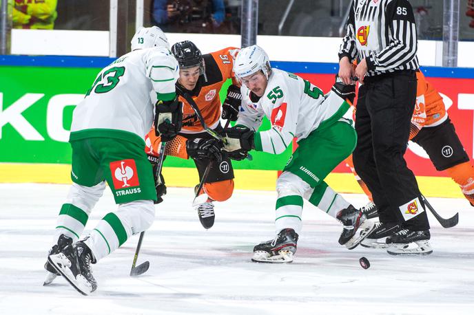 HK Olimpija, Wolfsburg, hokejska liga prvakov | Hokejisti Olimpije so po visokem porazu pri Wolfsburgu obžalovali predvsem napake v obrambni tretjini, ki so jih gostje s pridom izkoriščali. | Foto Domen Jančič/HK SŽ Olimpija