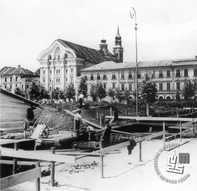 Gradnja zaklonišča, 2. junij 1943 | Foto: Miran Pavlin, hrani MNZS