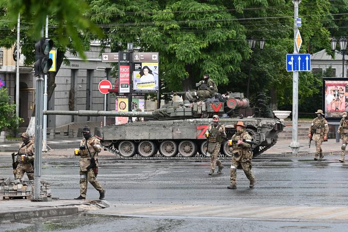 Borci zasebne skupine plačancev  Wagner v mestu Rostov na Donu. | Foto: Reuters