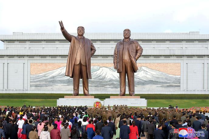 Severna Koreja | Prebežniki poročajo o kroničnem pomanjkanju hrane, pomanjkanju dostopa do zdravstvene oskrbe in slabem ravnanju z zaprtimi osebami. | Foto Reuters