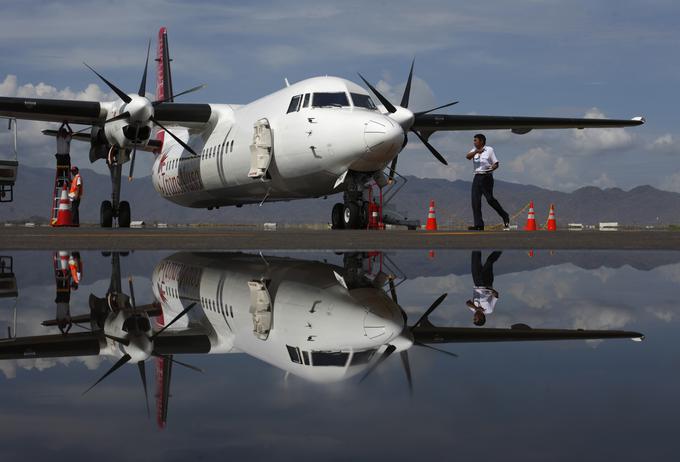 Belgijski prevoznik v lasti SHS Aviation ima šest letal Fokker 50 (na sliki), njihove napovedi o nakup še šestih letal A320 in 15 letal A330, ki naj bi jih registrirali v Sloveniji, pa se za zdaj niso uresničile. | Foto: Reuters