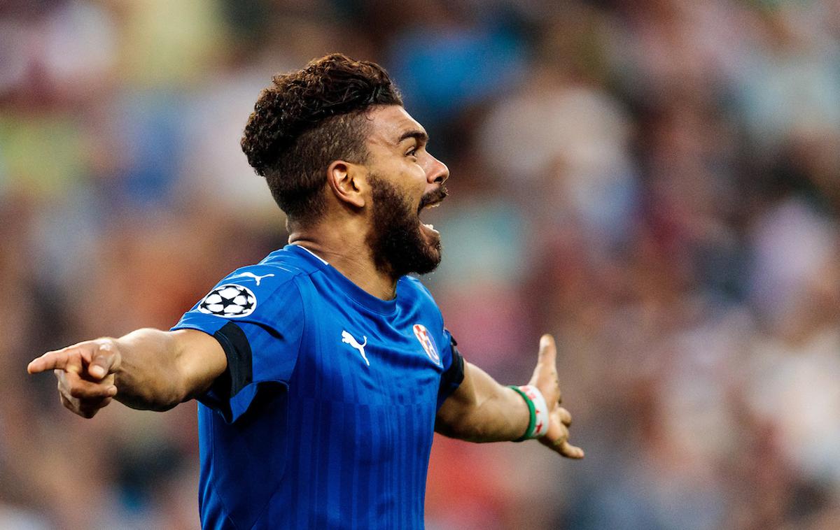 Al Hilal Soudani | ''Vem, da so ljudje na počitnicah, uživajo ob morju. Tisti, ki so v Mariboru, pa verjamem, da bodo prišli v velikem številu in nam bodo v podporo. Potrebujemo navijače, da nas priganjajo naprej, ob tem pa tudi tekmec občuti pritisk našega stadiona," poziva Soudani navijače Maribora, da zvečer napolnijo v Ljudski vrt.  | Foto Sportida