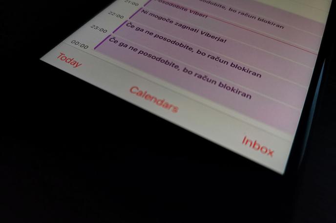 iPhone Problem | Opomniki včasih sploh ne vsebujejo besede Viber, zaradi česar lahko nekateri uporabniki zmotno sklepajo, da je z njihovim pametnim telefonom res nekaj narobe, in sledijo zlonamerni povezavi, ki jo vsebujejo vsi opomniki. | Foto Matic Tomšič