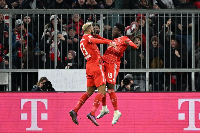 Bayern München Eric Maxim Choupo-Moting Alphonso Davies | Eric Maxim Choupo-Moting in Alphonso Davies slavita vodstvo Bayerna. | Foto Reuters