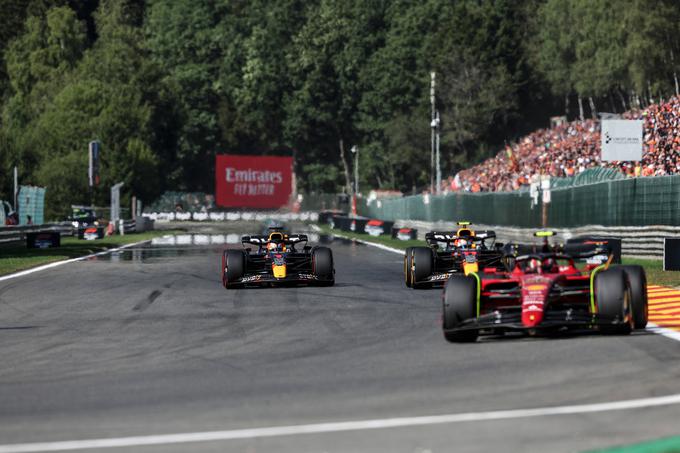 Max Verstappen je tekmeca brez težav prehiteval enega za drugim. | Foto: AP / Guliverimage