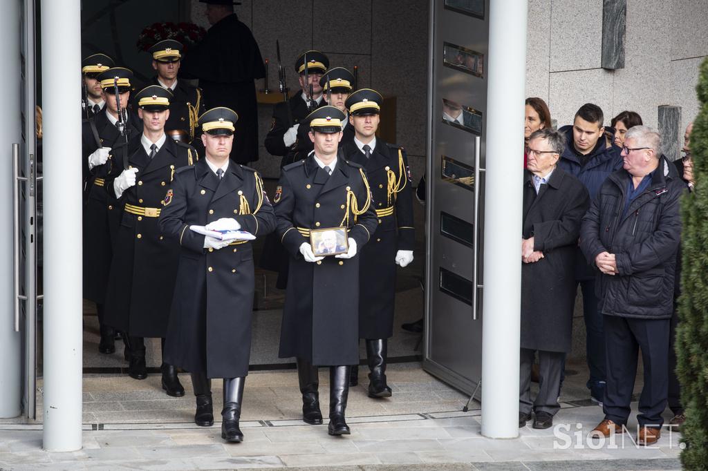 Pogreb slovenskega politika, pravnika in gospodarstvenika Janeza Zemljariča z vojaškimi častmi.