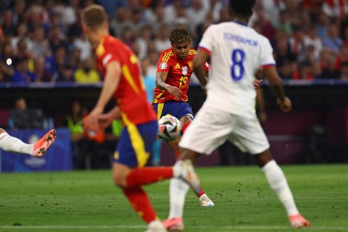 Euro 2024 Španija Francija Lamine Yamal | Lamine Yamal, ki bo v soboto dopolnil 17 let, je z izjemnim strelom poskrbel za izenačenje na 1:1. | Foto Reuters