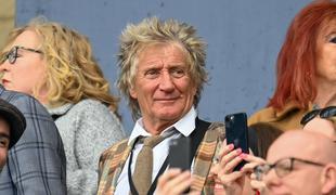 Rod Stewart ljudem plačuje preglede, da bi skrajšal čakalne vrste