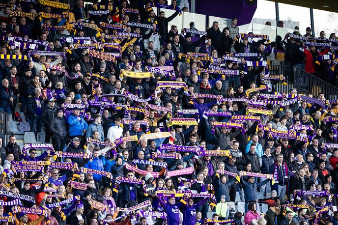 NK Maribor : NK Celje | Tribune Ljudskega vrata bi bile lahko v soboto prijetno polne. | Foto Jure Banfi/alesfevzer.com